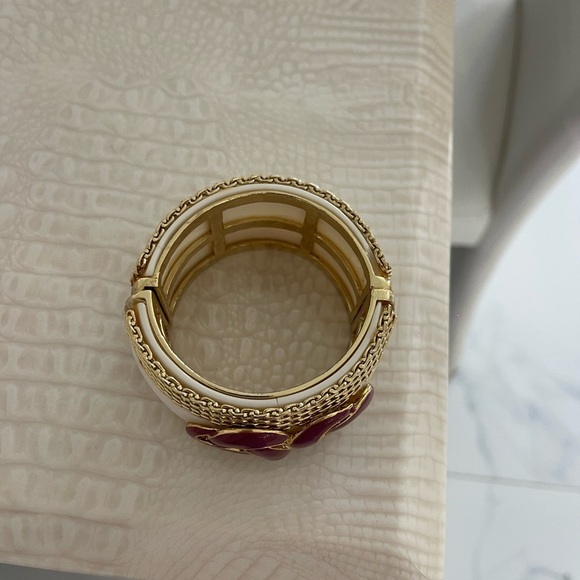 Very unique cuff bracelet one size fits all New no tags - Picture 3 of 5